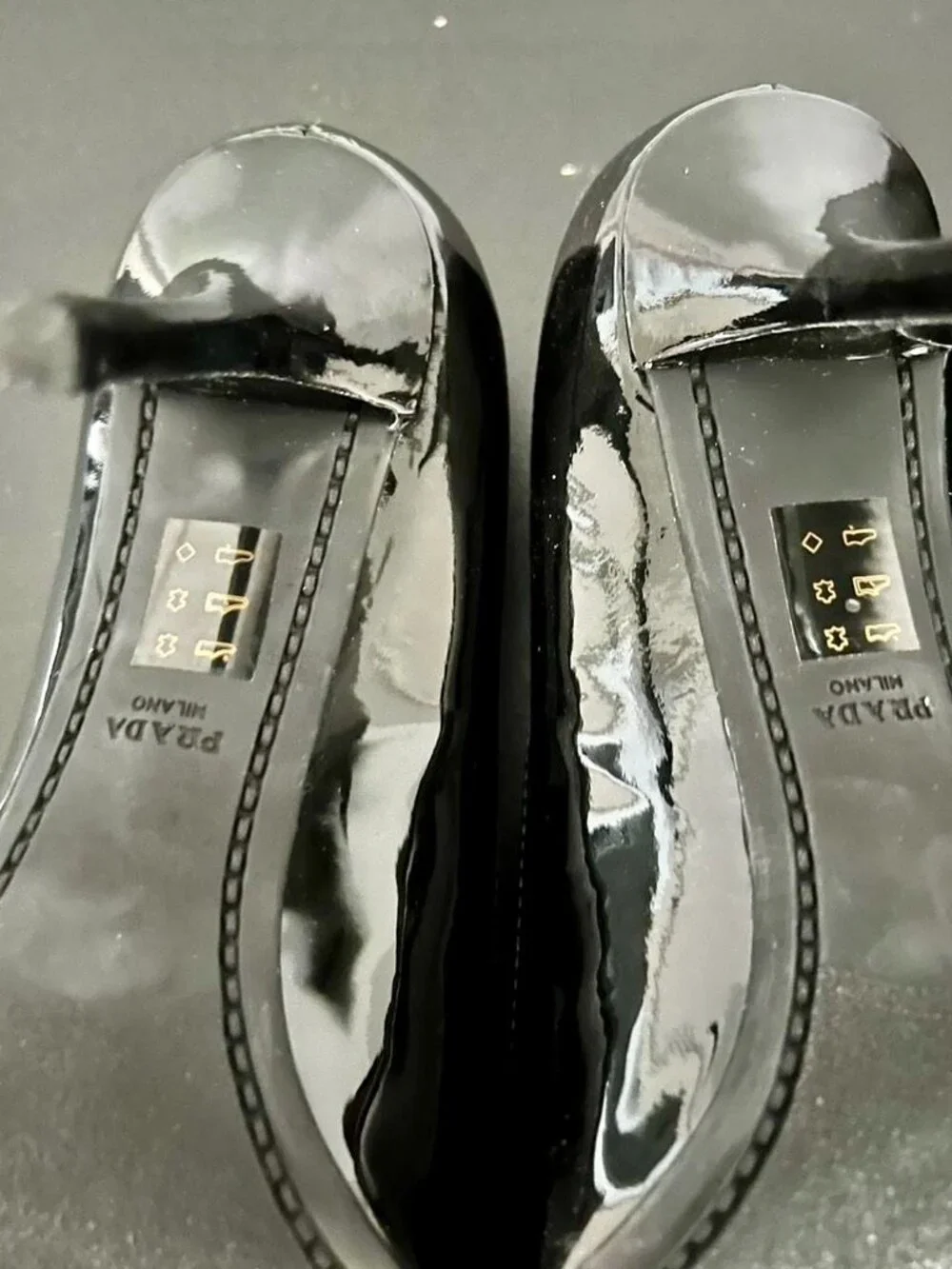 Prada Black Patent Leather Pumps w/Bows,New,Never Used,w/Box,Retail:$1,000,W:8.5 - Picture 5 of 8